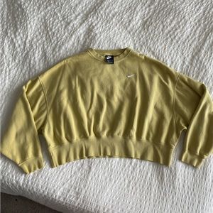 Nike Sportswear Women's Essentials Fleece Cropped Crew